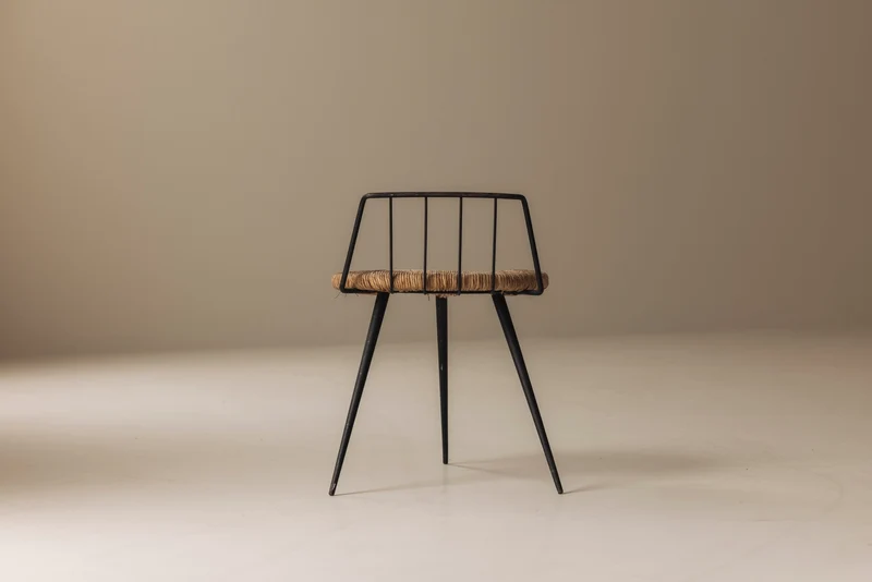 Rare French tripod stool in metal and rush, dating from the 1950s