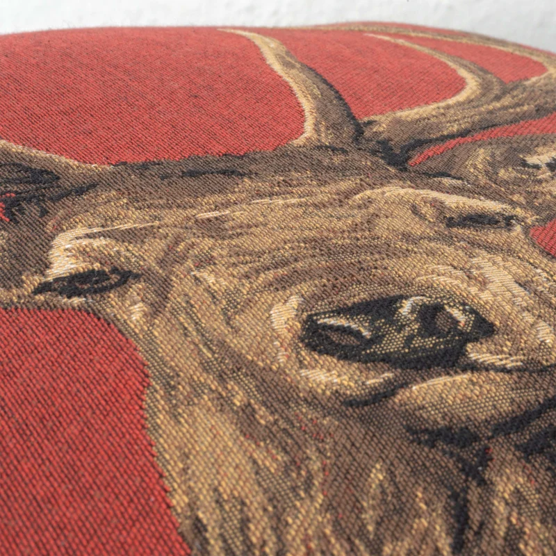 Coussin Rouge à Motif de Cerf (Tissu Gobelin)