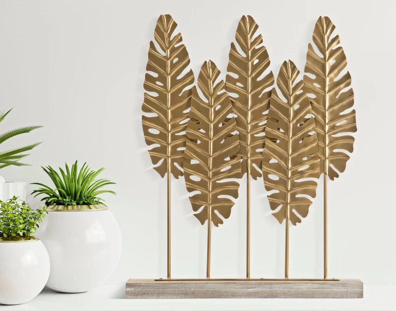 Décoration en feuilles de palmier dorées (sculpture moderne)