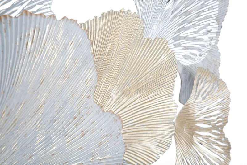 Décor mural en feuilles dorées et blanches