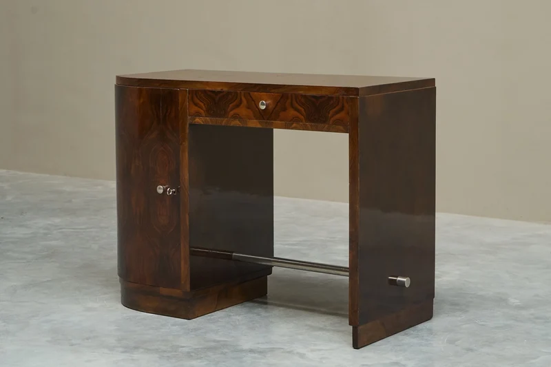 Art Deco Desk in Bookmatched Walnut Veneer 1930s
