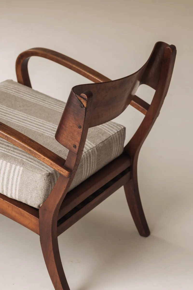 Sculptural pair of Italian easy chairs in walnut from the 1950s.