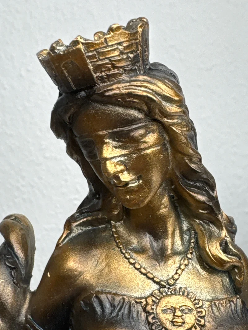 Sculpture de Fortuna – Déesse de la Chance et de la Richesse (Laiton Patiné Noir)