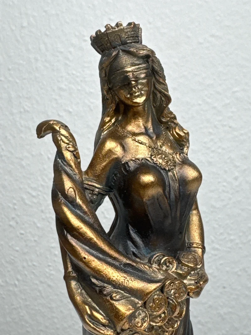 Sculpture de Fortuna – Déesse de la Chance et de la Richesse (Petite, Laiton Patiné Noir)