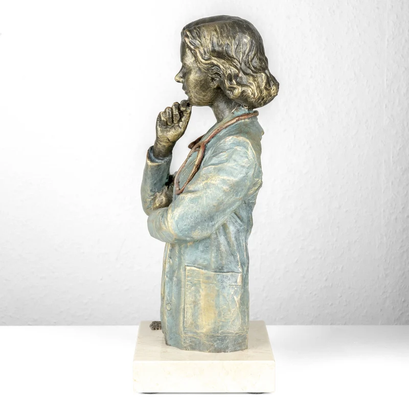 Sculpture Femme Médecin par Anglada sur Base en Marbre