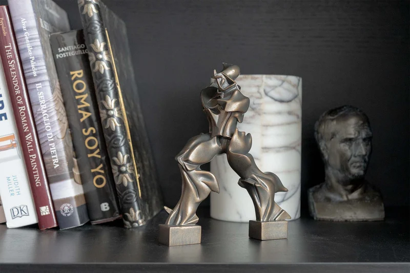 Sculpture Futuriste de Boccioni (Statue en Bronze Coulé à Froid)