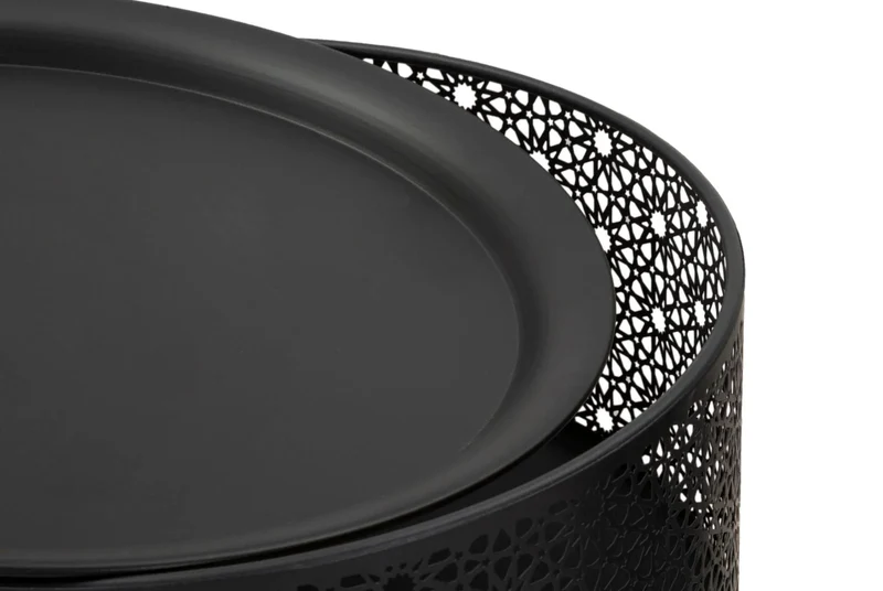 Petite table ronde noire avec pieds en métal doré
