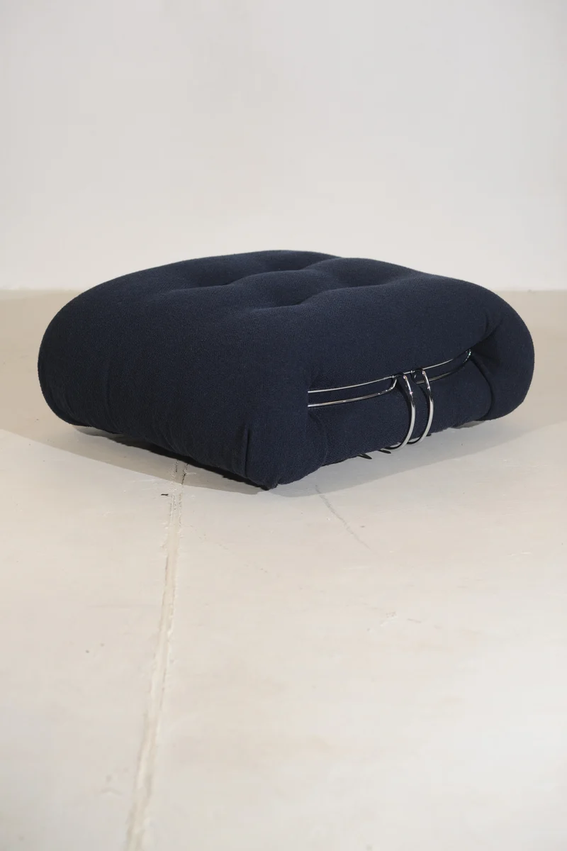 Soriana Chaise Longue and Pouf Set by Afra & Tobia Scarpa in Navy Boucle