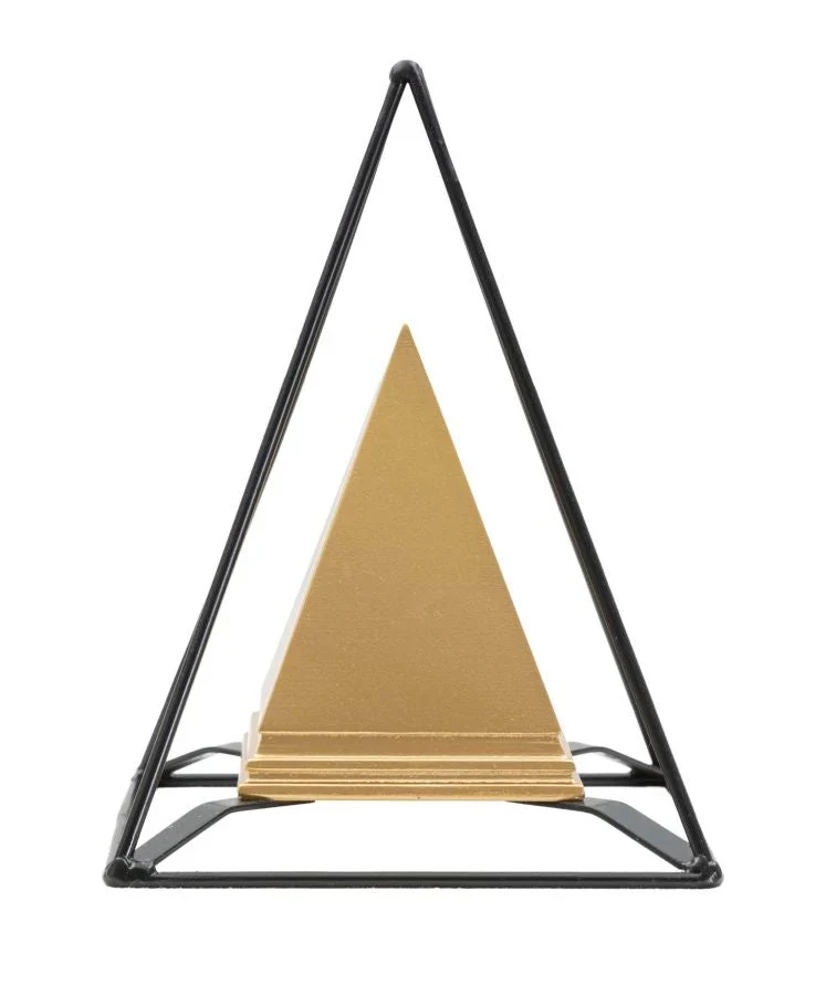 Pyramide dorée avec cadre noir (statue en résine)