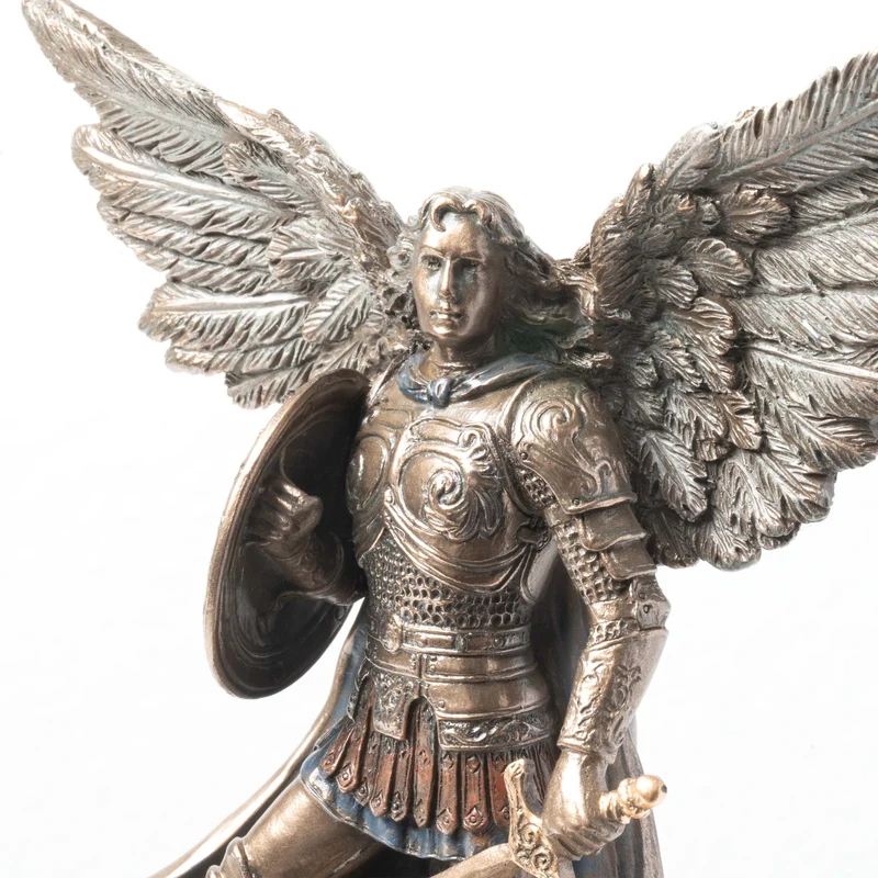 Saint Michel Archange avec Bénitier – Défenseur du Ciel (Statue en bronze à froid)