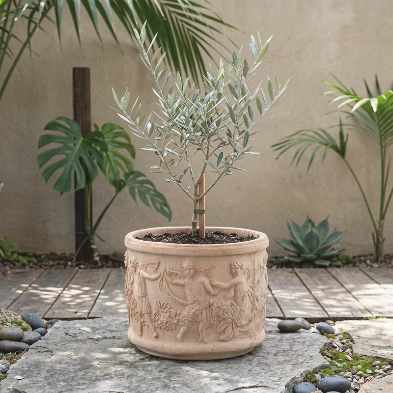 Pot en terre cuite avec relief de putti italiens (Cylindrique)