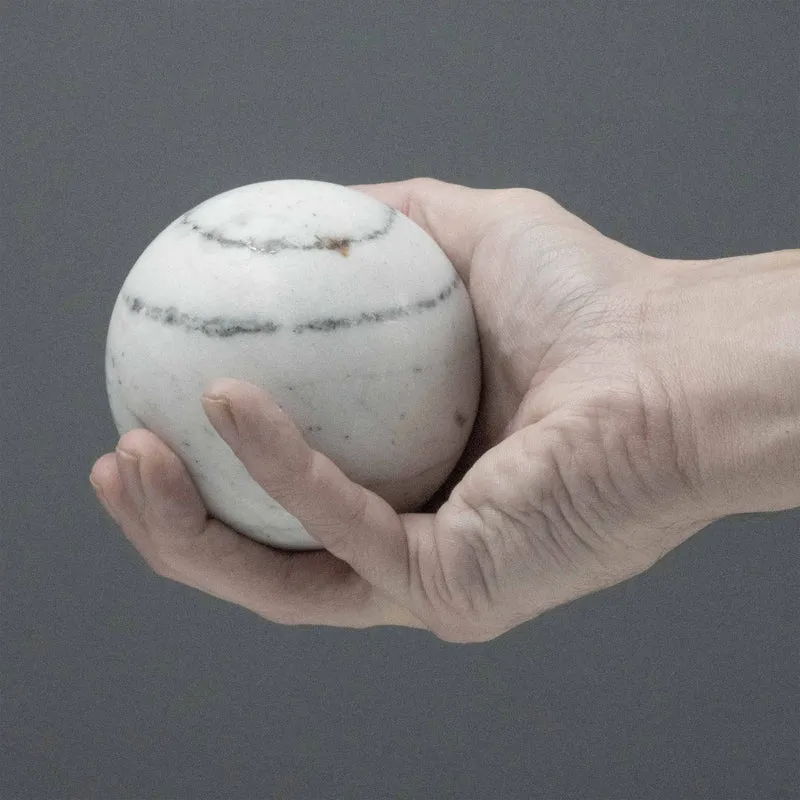 Sculpture Sphérique en Marbre Blanc (Petite Sphère)