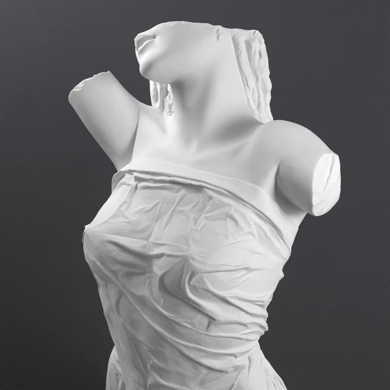 Sculpture Torse Féminin Drapé — Interprétation Contemporaine d’une Forme Classique