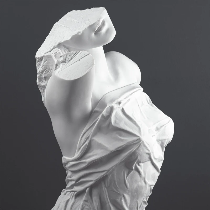 Sculpture Torse Féminin Drapé — Interprétation Contemporaine d’une Forme Classique