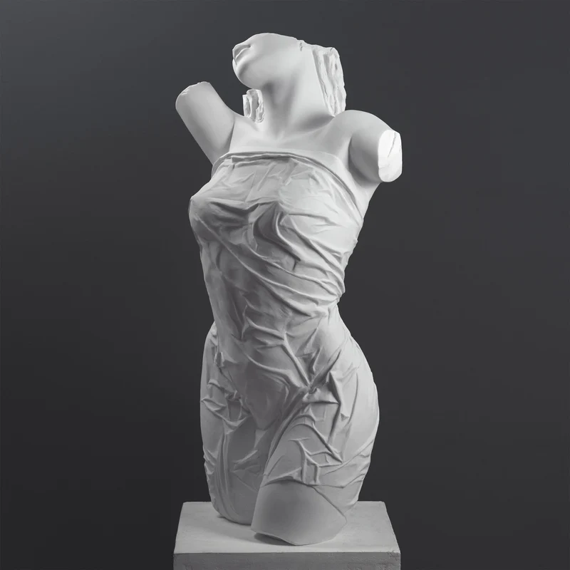 Sculpture Torse Féminin Drapé — Interprétation Contemporaine d’une Forme Classique