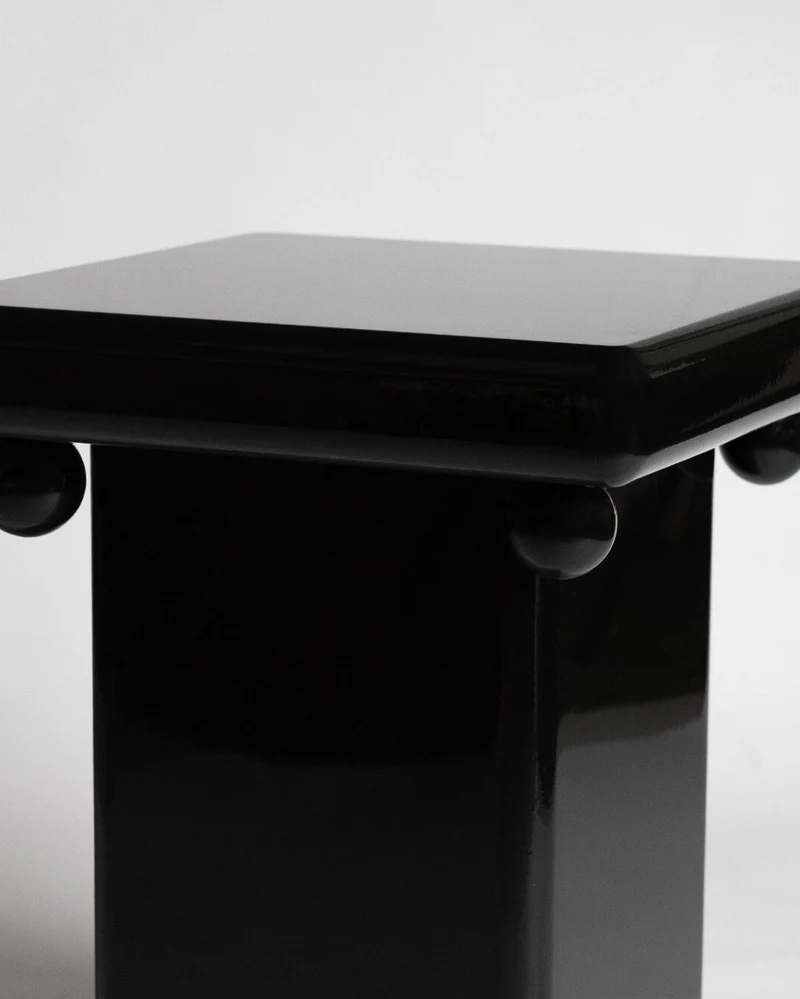 Stool - Bench in black laquer