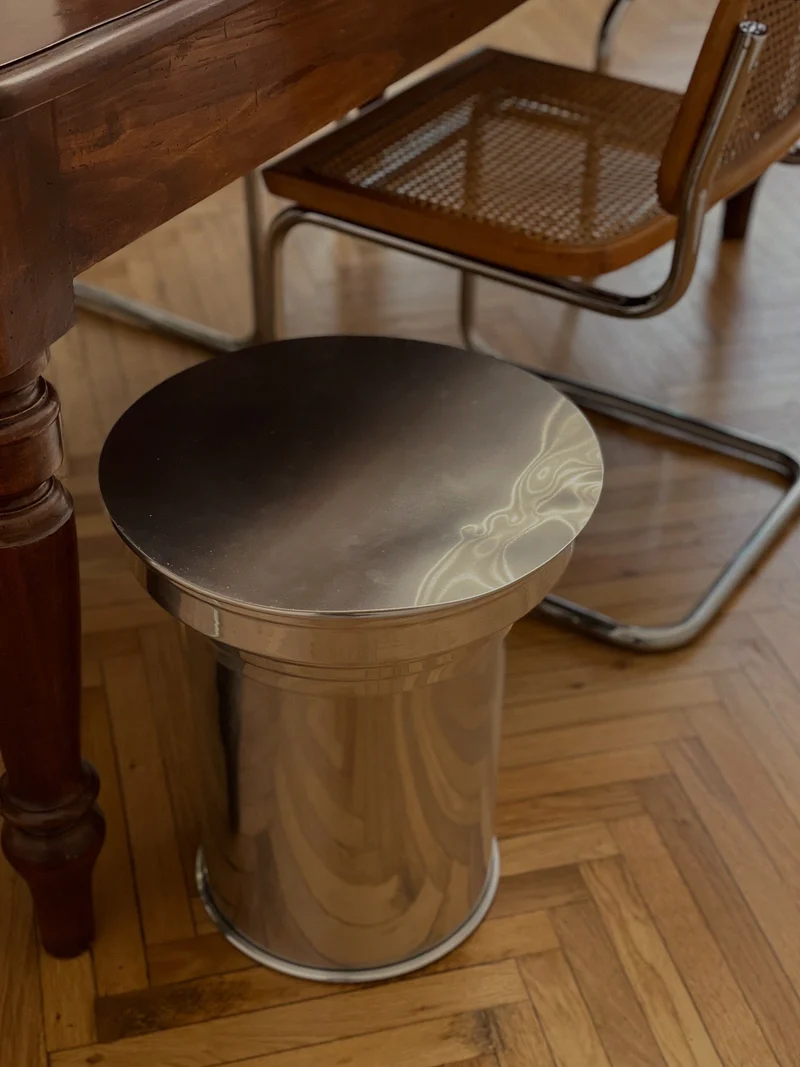 Art Deco Side Table in Metal and aluminum
