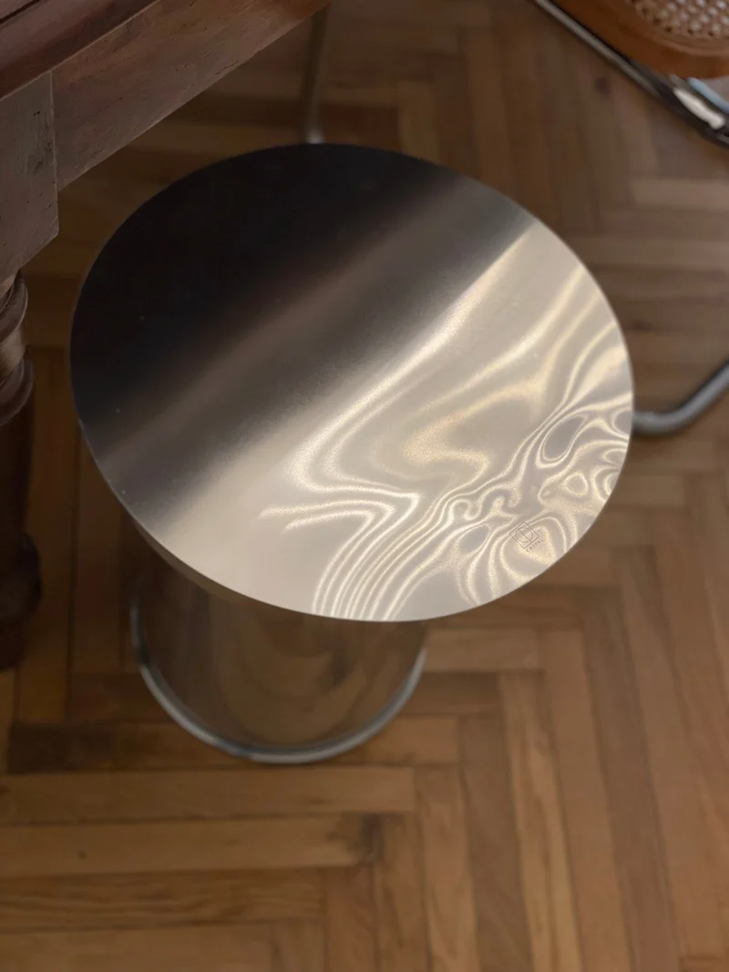 Art Deco Side Table in Metal and aluminum