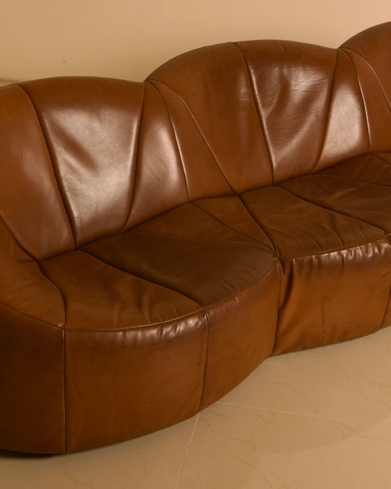 Three-seater "Pumpkin" sofa in patinated brown leather by Pierre Paulin for Artifort, 1980