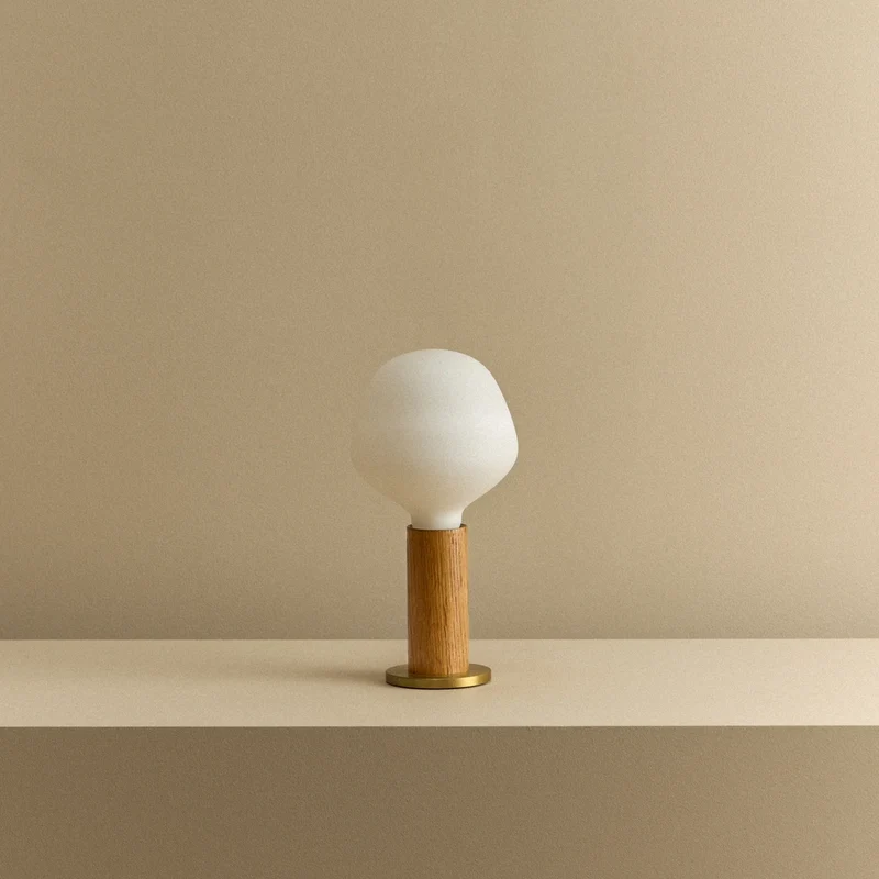 Knuckle Table Lamp in Oak + Enno