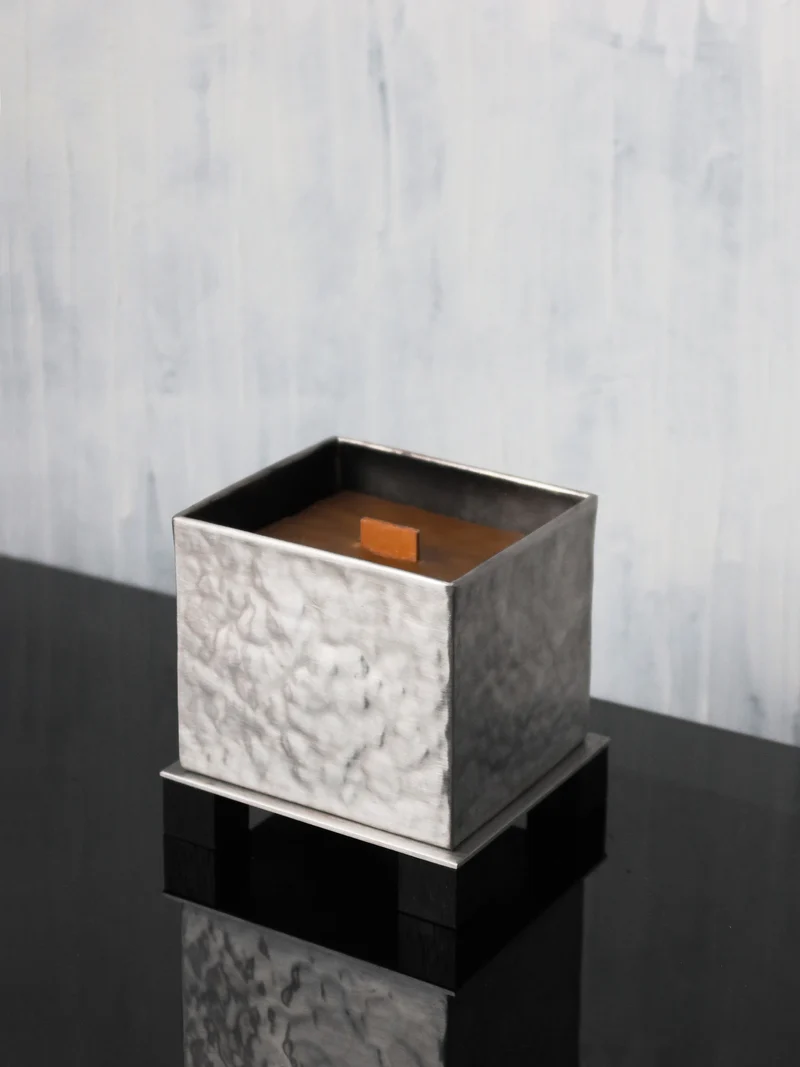 Minimalistic Candle Holder M with candle - Yuma Collection