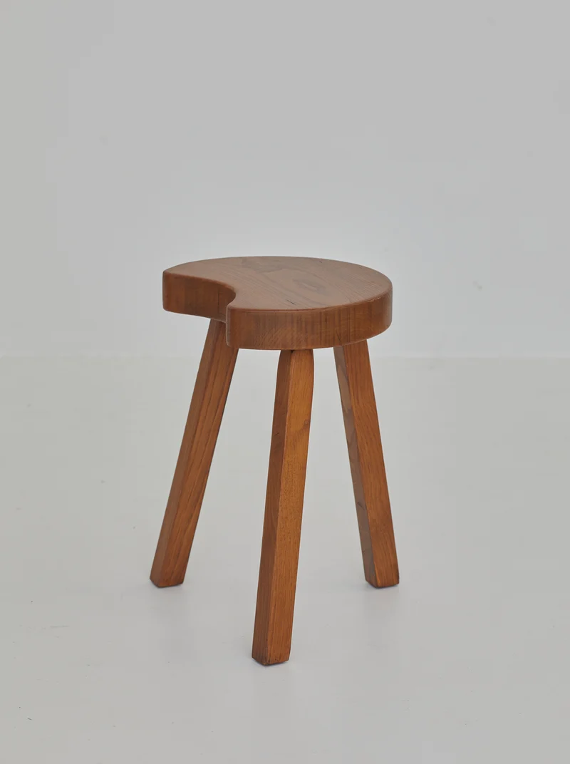 Vintage French handcrafted tripod stool in brutalist style, solid beech wood C. 1960