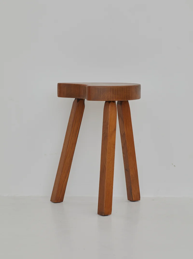 Vintage French handcrafted tripod stool in brutalist style, solid beech wood C. 1960