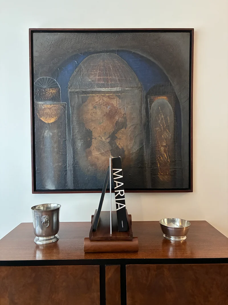 Aluminum and Imbuya Wood Maria Art Stand