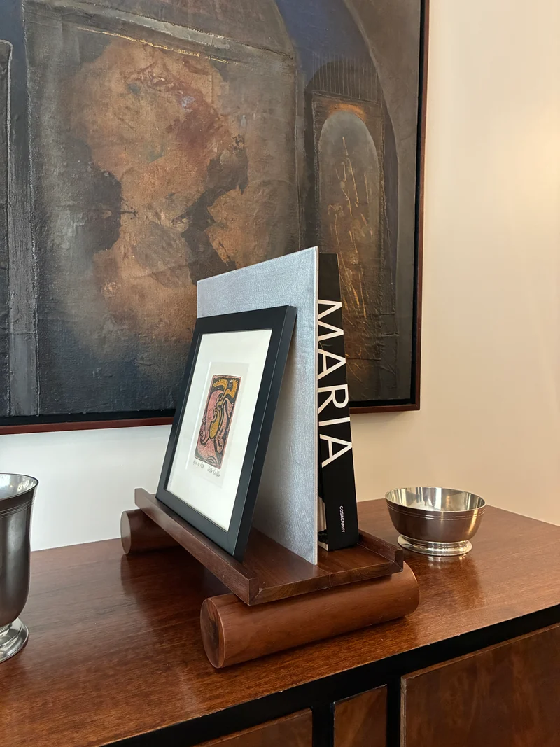 Aluminum and Imbuya Wood Maria Art Stand