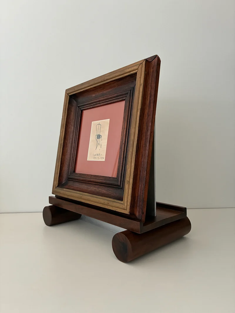 Aluminum and Imbuya Wood Maria Art Stand