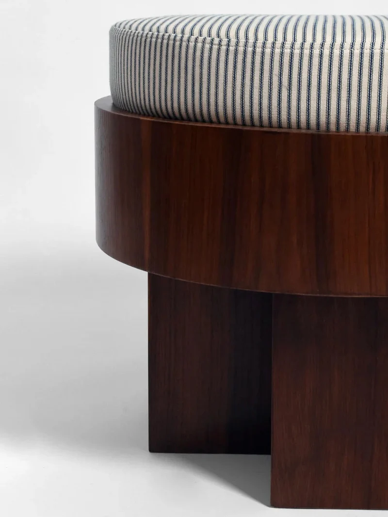 "Vitruvio" Walnut stool