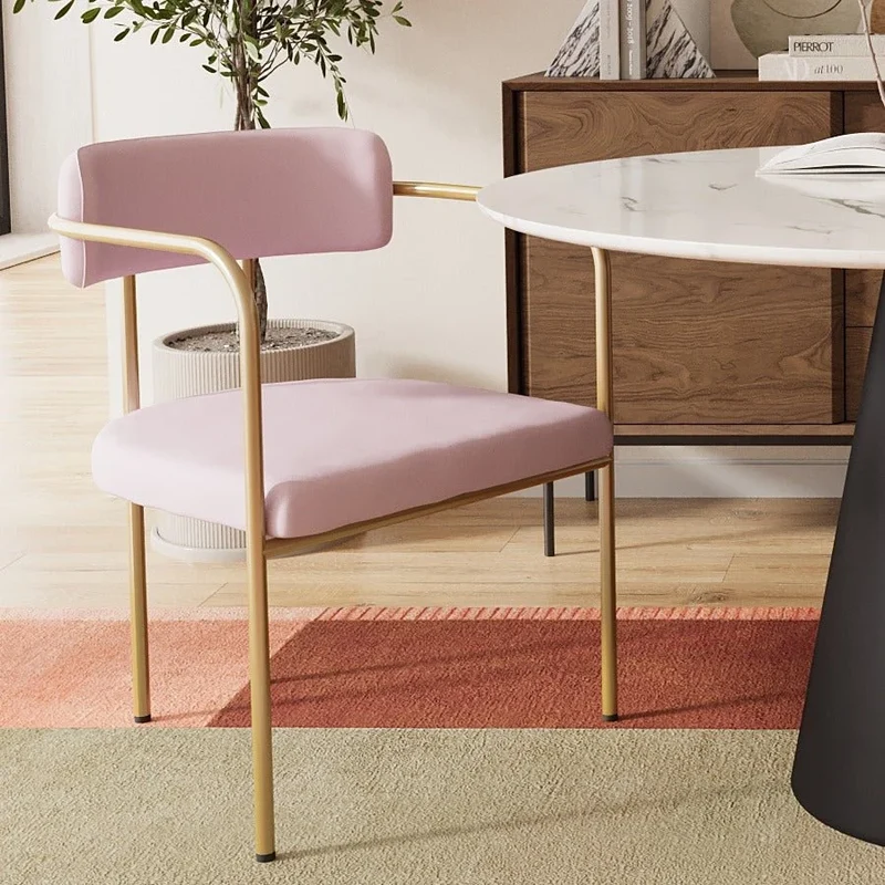 Chaise de salle manger tapiss e avec accoudoirs velours rose clair Barbara