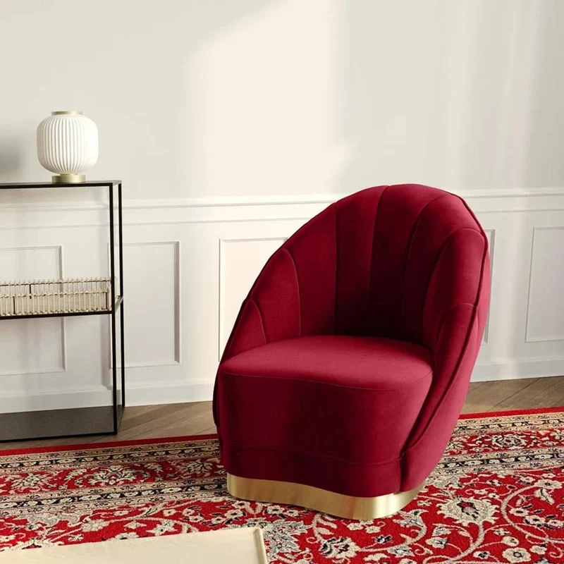Fauteuil en velours bordeaux, base cerclage dor effet laiton