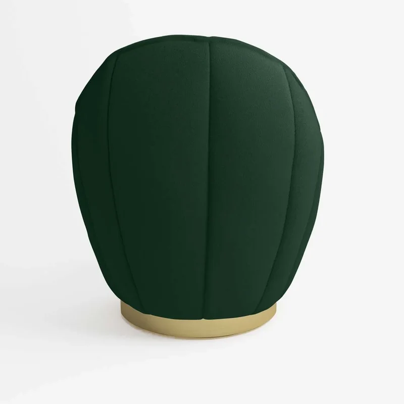 Fauteuil en velours vert sapin, base cerclage dor effet laiton