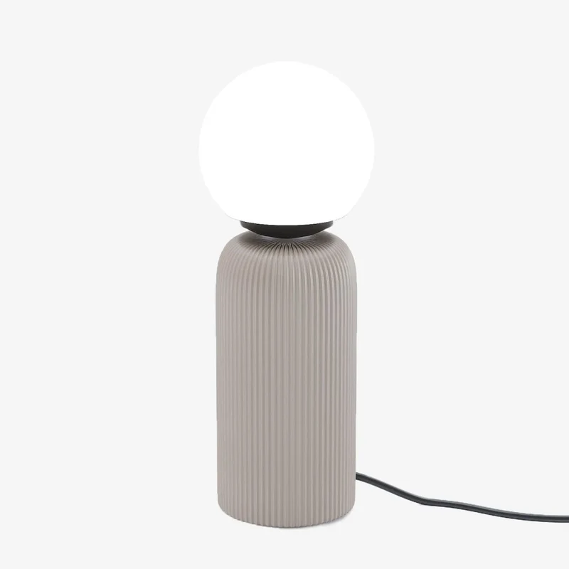 Lampe poser en c ramique couleur cr me globe de verre Gauguin