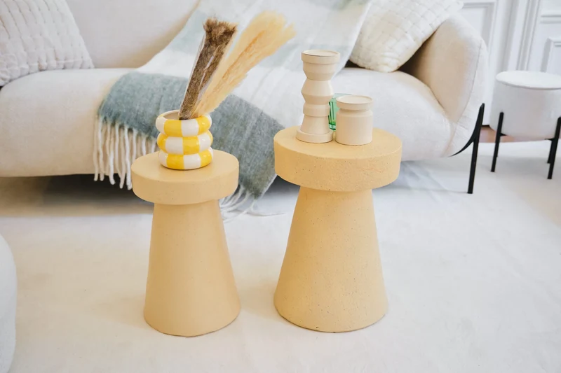 Petite table d appoint ronde design en magn sie mouchet e rose An mone