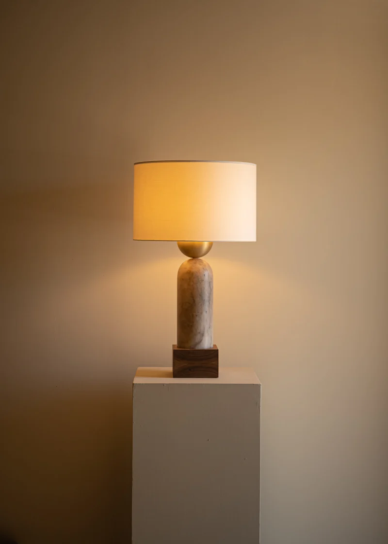 'Peona Kelo' Table Lamp in Tobacco Alabaster