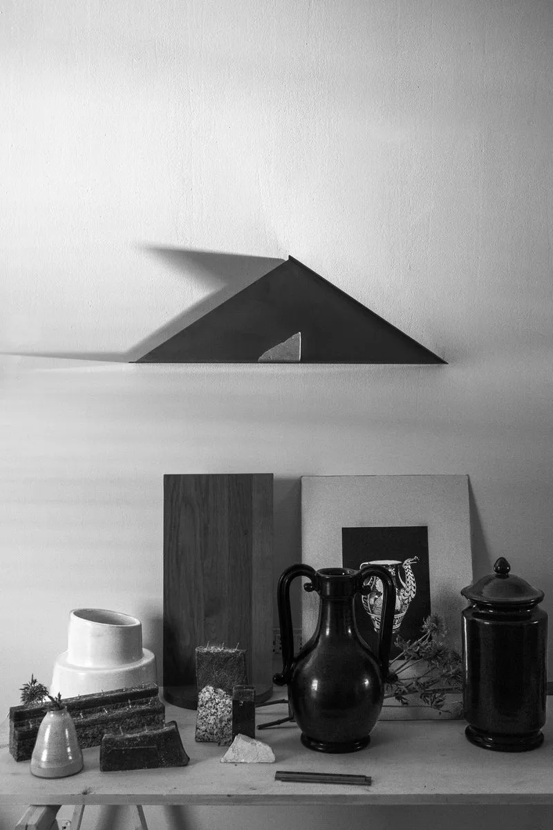 The Front - Shelf in Metal