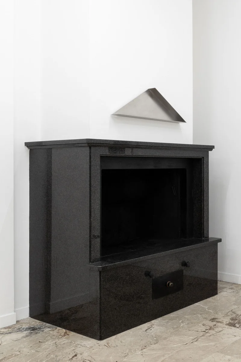 The Front - Shelf in Metal