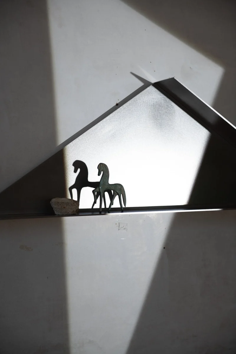 The Front - Shelf in Metal