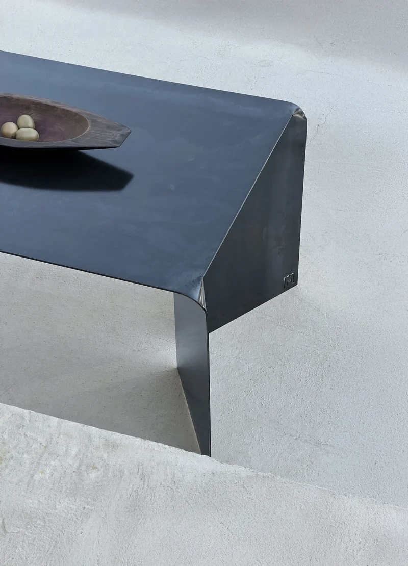 'Doa' Steel Desk