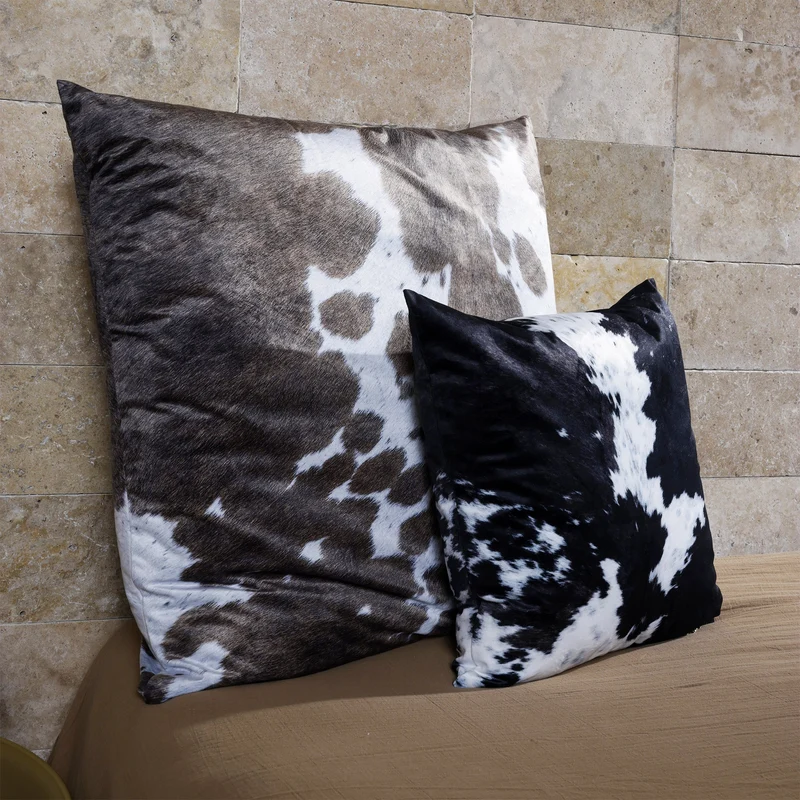 Coussin Velours Peau De Vache Wengen