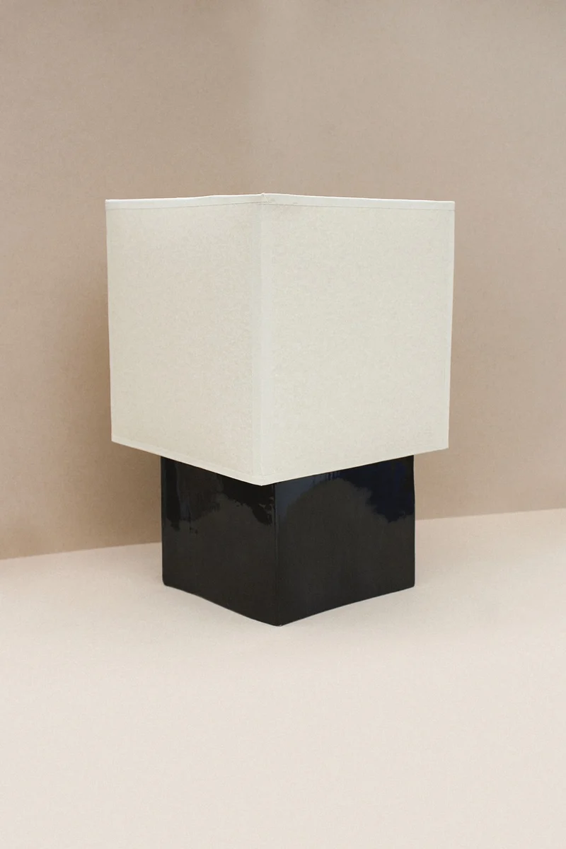 Barragán Ceramic Table Lamp (Negro)