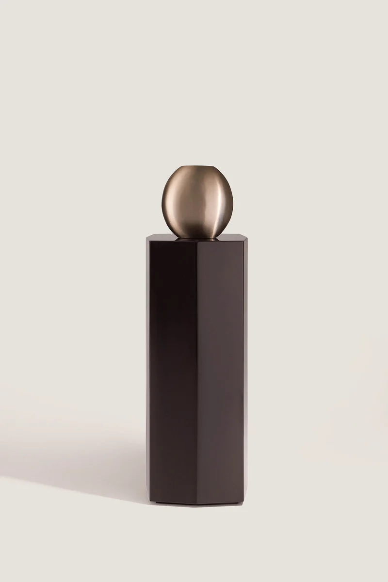Ame II Lacquer Pedestal