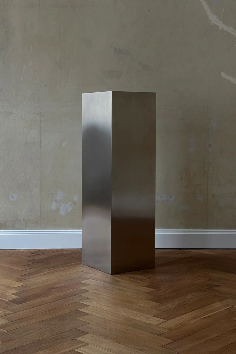 'NOSTALGIA' stainless steel pedestal