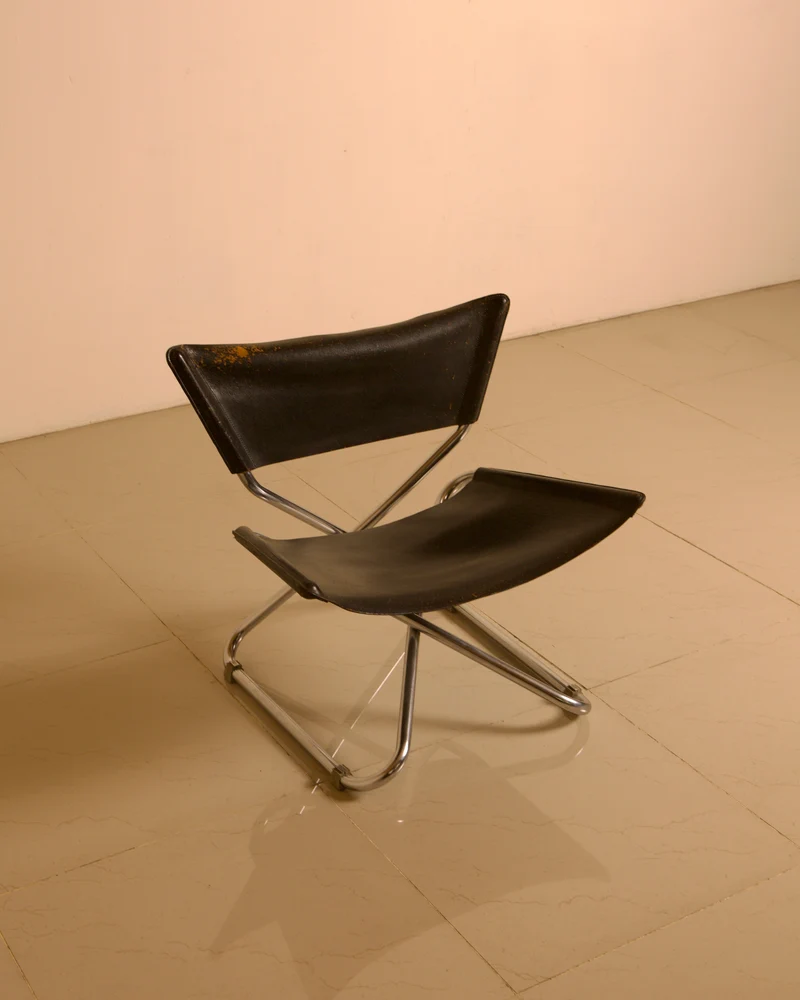 Chaise d'appoint "Z" Scandinave en cuir noir patiné par Erik Magnussen pour Torben Ørskov