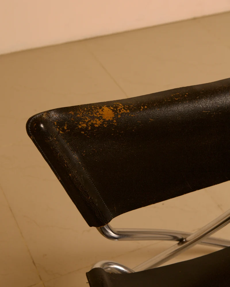Chaise d'appoint "Z" Scandinave en cuir noir patiné par Erik Magnussen pour Torben Ørskov