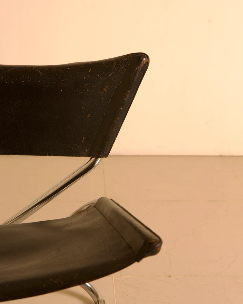 Chaise d'appoint "Z" Scandinave en cuir noir patiné par Erik Magnussen pour Torben Ørskov