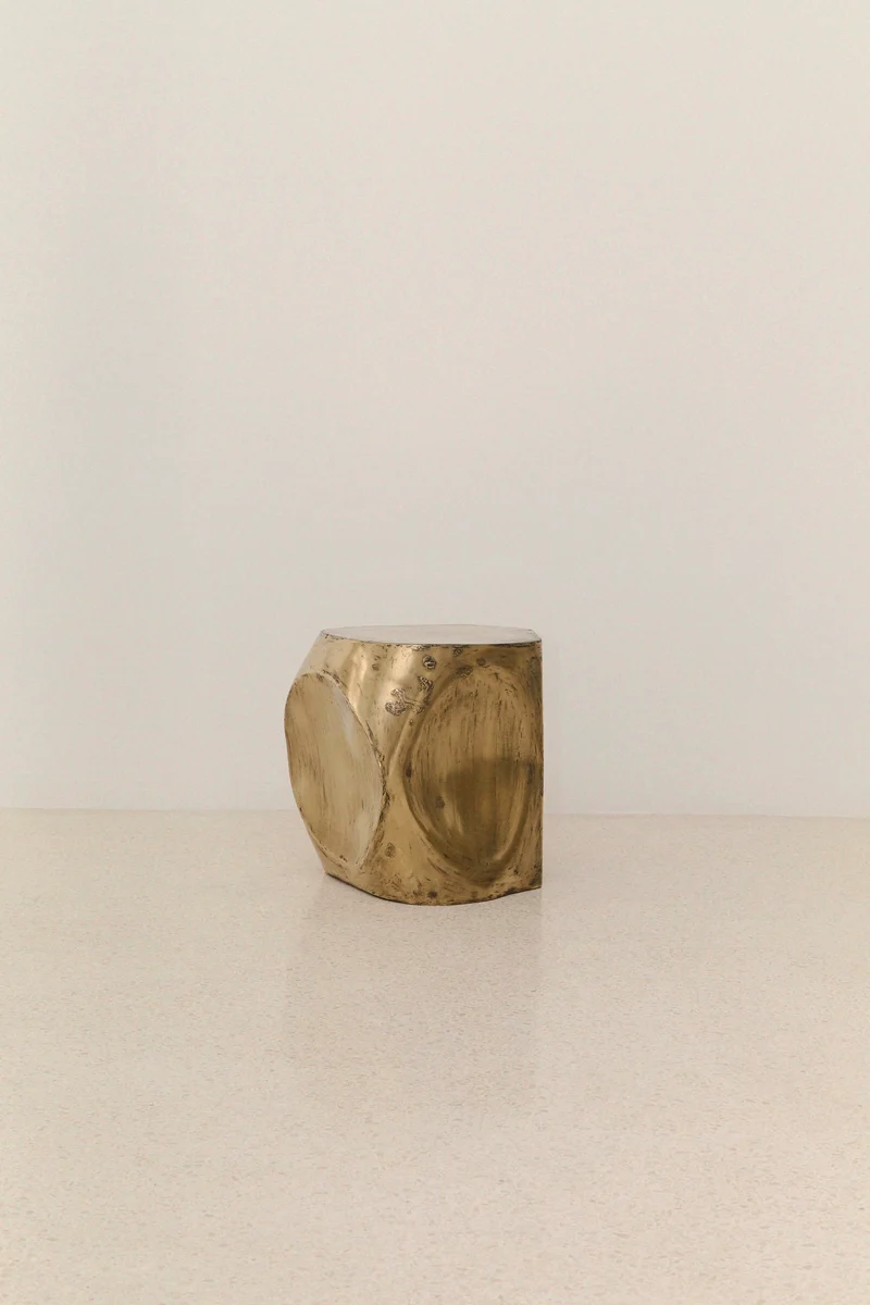 ROCHER SMALL TABLE IN POLISHED BRASS RESIN