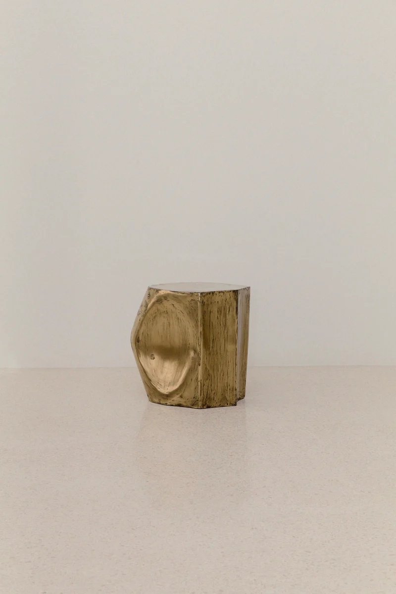 ROCHER SMALL TABLE IN POLISHED BRASS RESIN